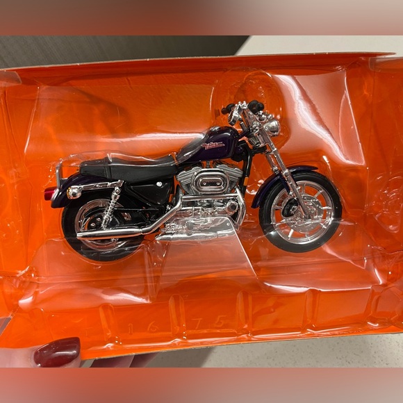 Harley Davidson 2000 Sportster replica - Picture 6 of 7